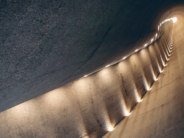 Comment les pratiques de tatouage traditionnelles sont-elles perçues dans le monde moderne ?